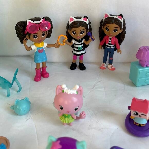 Gabby’s Dollhouse Netflix DreamWorks  Lot of  Dolls and Accessories - Picture 4 of 7